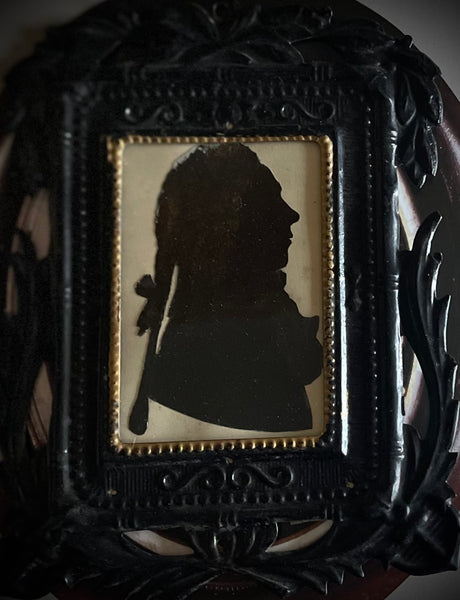 Antique Collectable Silhouette Portrait Cameo in Toleware Frame: C18th Britain