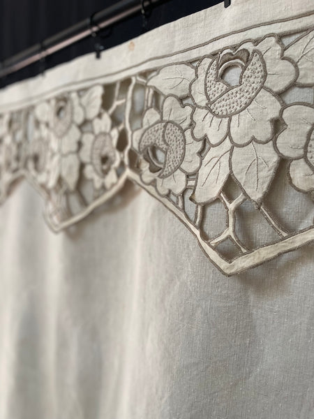 Long Art Deco Cutwork & Embroidered Linen Border: C1920 France