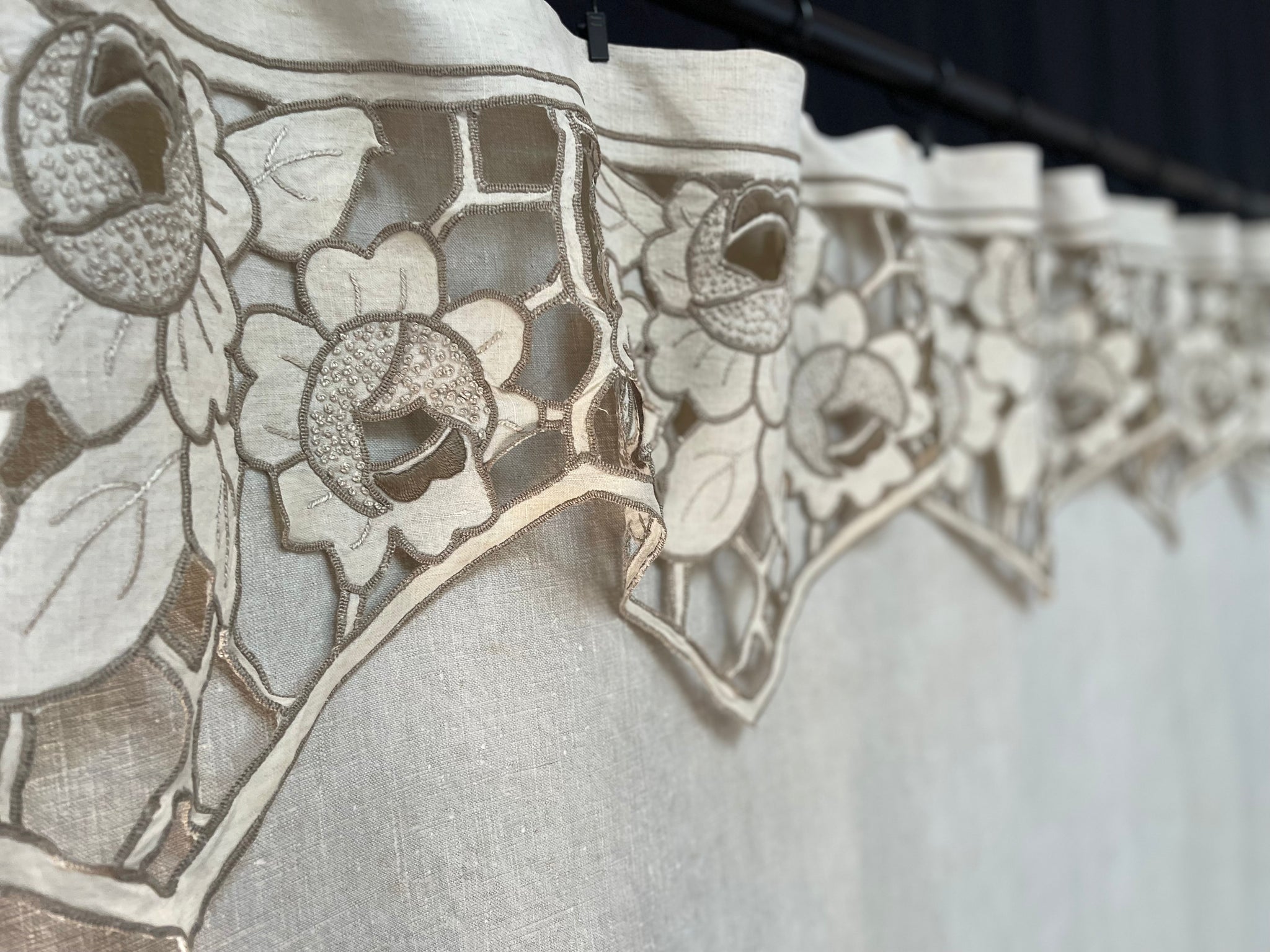 Long Art Deco Cutwork & Embroidered Linen Border: C1920 France