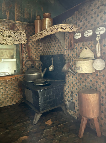 Antique German Folk Art Dolls House Box Kitchen Diarama: C18th Germany