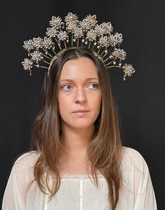 Traditional Ceremonial Headdress with Diamanté en Tremblant: C20th Indonisa