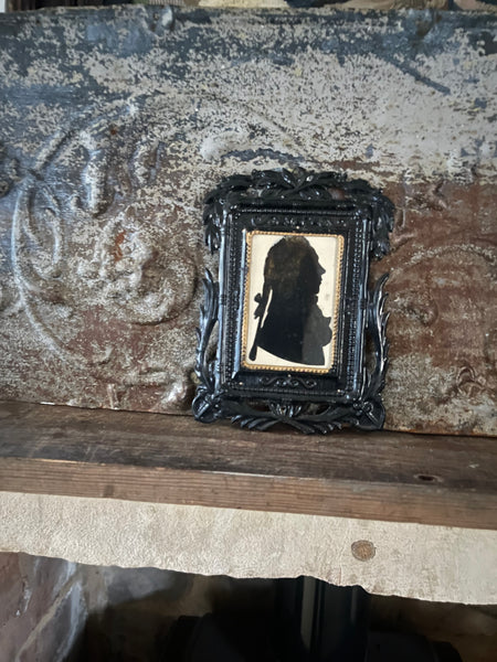 Antique Collectable Silhouette Portrait Cameo in Toleware Frame: C18th Britain