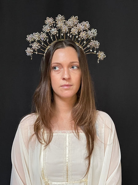 Traditional Ceremonial Headdress with Diamanté en Tremblant: C20th Indonisa