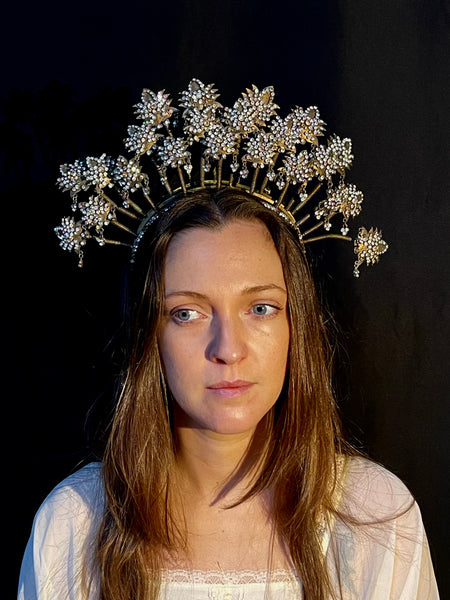 Traditional Ceremonial Headdress with Diamanté en Tremblant: C20th Indonisa