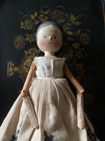 Antique Grodnertal Wooden Peg Costume Doll: C19th Germany