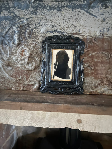 Antique Collectable Silhouette Portrait Cameo in Toleware Frame: C18th Britain