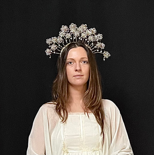 Traditional Ceremonial Headdress with Diamanté en Tremblant: C20th Indonisa