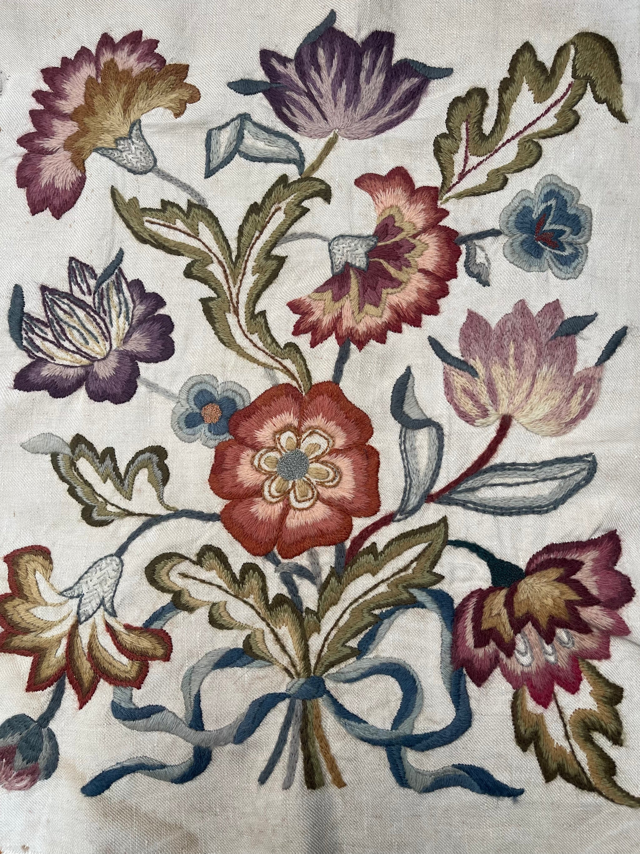 Tableau Brodé 'Crewel' Vintage Grand Format - Motif Floral - 25 X 25 Pouces - Occasion Avec Défauts